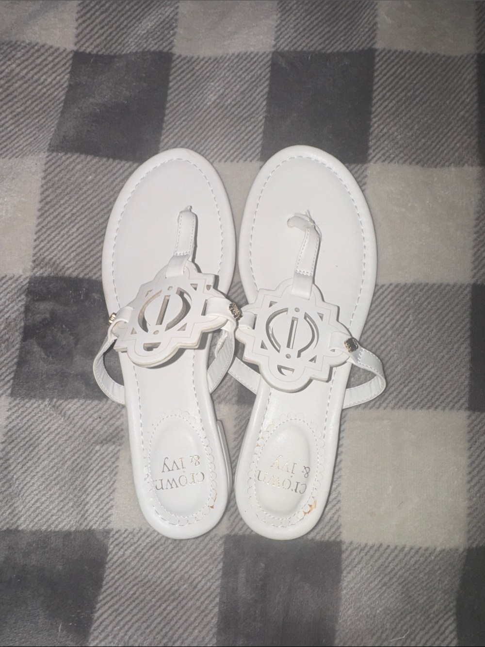 crown & ivy White Decorative Thong Sandals
